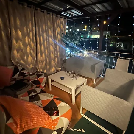 Homestay Schoenes In Bahnhofsnaehe In Einer Mit Grosser Terrasse