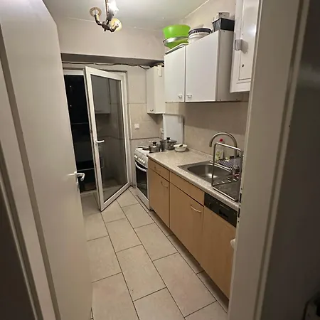 Schoenes In Bahnhofsnaehe In Einer Mit Grosser Terrasse Homestay *