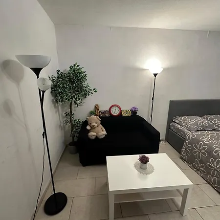 Schoenes In Bahnhofsnaehe In Einer Mit Grosser Terrasse