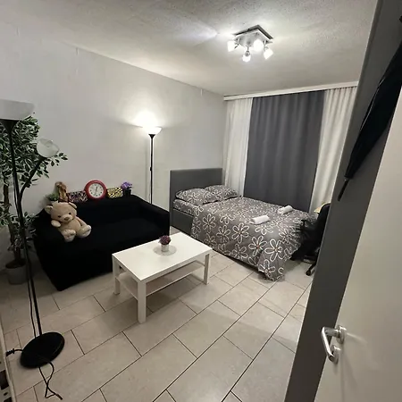 Schoenes In Bahnhofsnaehe In Einer Mit Grosser Terrasse Quarto em Acomodações Particulares