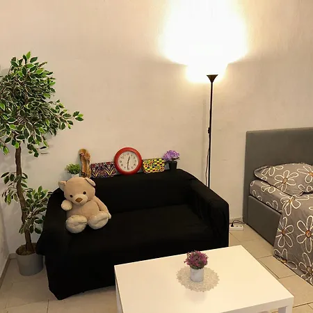 Schoenes In Bahnhofsnaehe In Einer Mit Grosser Terrasse Homestay *