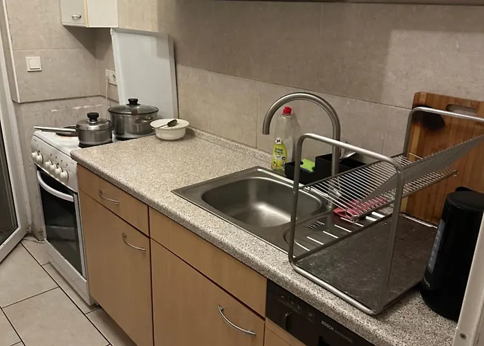 Schoenes In Bahnhofsnaehe In Einer Mit Grosser Terrasse